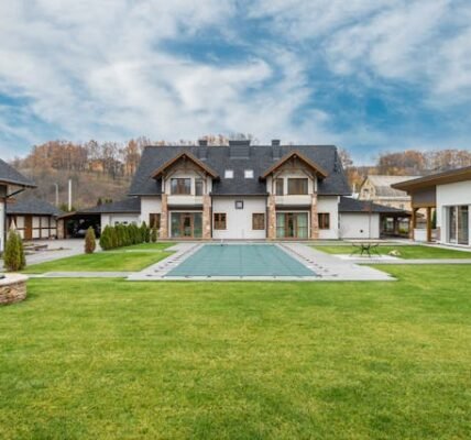 Outdoor Living Spaces: How to Create a Relaxing Backyard RetreatOutdoor Living Spaces: How to Create a Relaxing Backyard Retreat