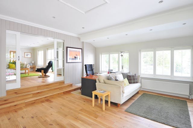 Vinyl Flooring vs. Hardwood: Which One’s Right for Your Home?Vinyl Flooring vs. Hardwood: Which One’s Right for Your Home?