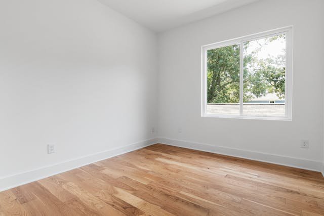 Vinyl Flooring vs. Hardwood: Which One’s Right for Your Home?